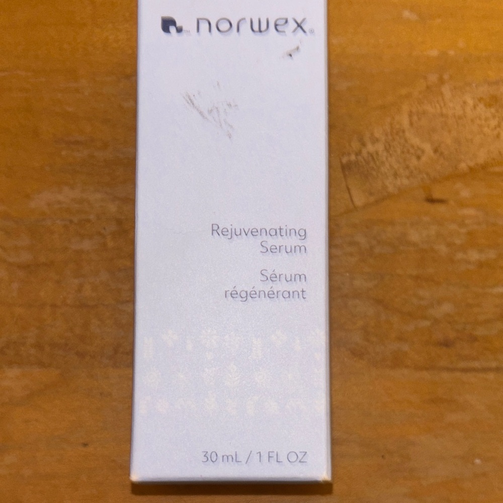 Norwex Rejuvenating Serum - White - Picture 2 of 9